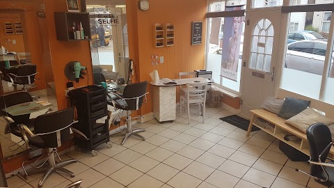 The Hutt Salon