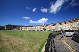 Bath Holiday Rentals - Royal Crescent Garden Apartment