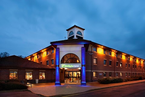 Holiday Inn Express Warwick - Stratford-Upon-Avon, an IHG Hotel