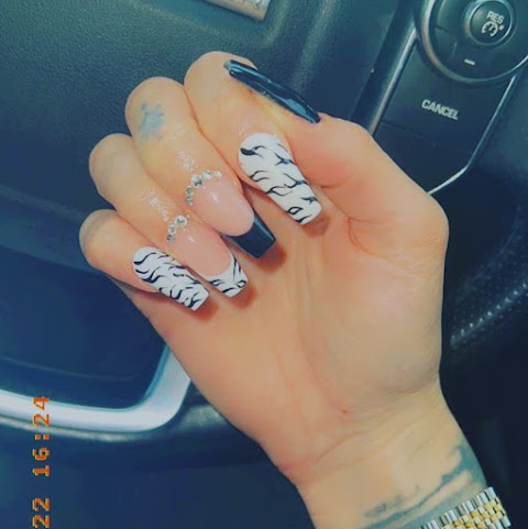 R1 Nails