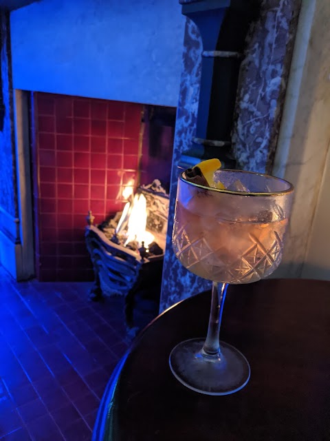 CFeleven Hotel & Gin Bar
