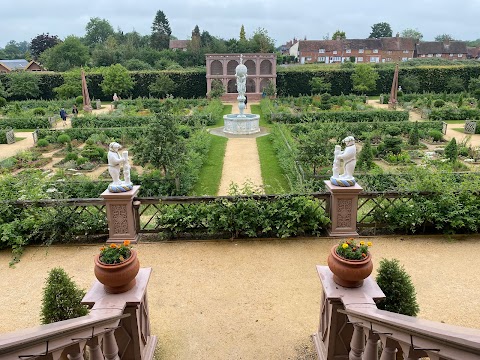 Kenilworth Castle and Elizabethan Garden