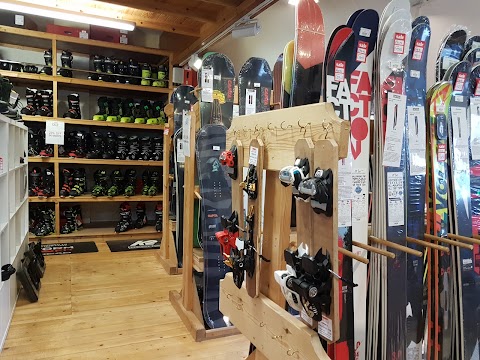 Snowtrax Alpine Activity Centre & Snowsports Shop