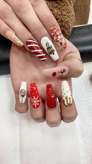 Hollywood Nails