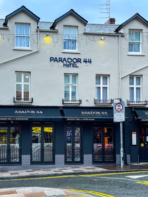 Parador 44