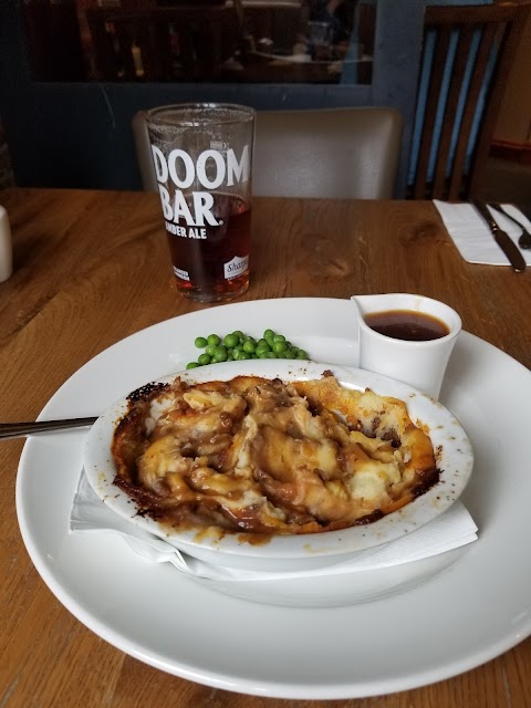 Red Lion - Portsmouth Table Table