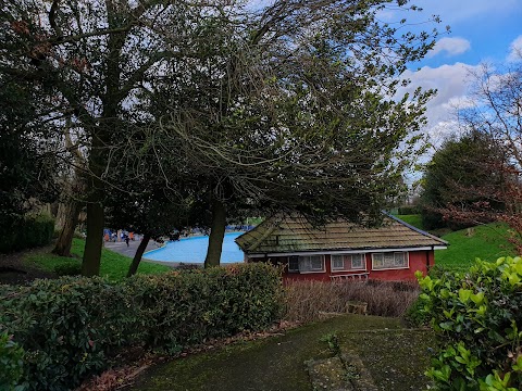 Winn's Common Adventure Playground And Paddling Pool