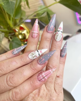 Fifi Star Nails