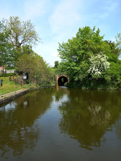 The Mucky Duck, Drakeholes