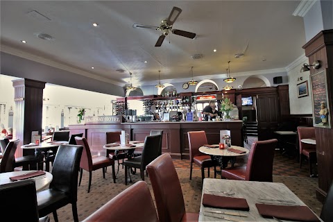 Fairway Hotel & Restaurant