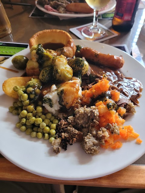 The White Horse Inn - Carvery & Pub