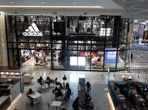 adidas Brand Center London, White City