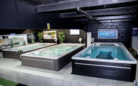 London Essex Outdoor Living (Hydropool Essex: Swim Spas & Hot Tubs; Outdoor Kitchen Company)