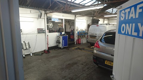 Pinner Green Mot & Service Centre