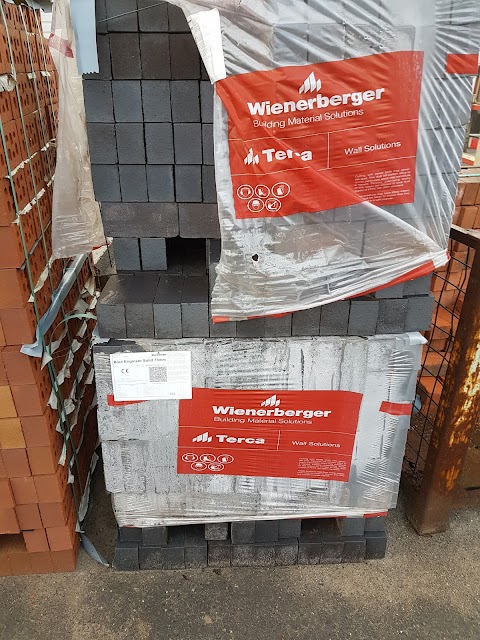 Huws Gray Buildbase Derby, Lake House