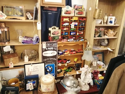 Robins Nest Emporium