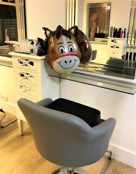 Marafet in Putney - Unisex Hair, Nails & Beauty Salon for children, ladies & men