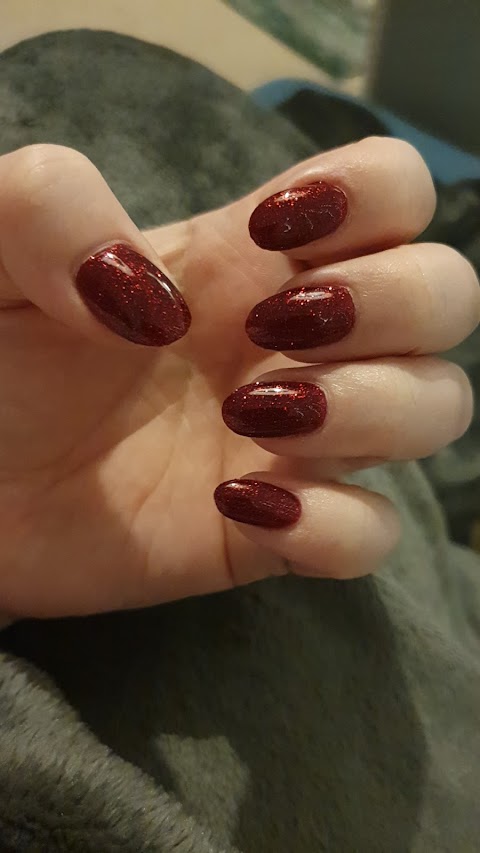 Queen Nails