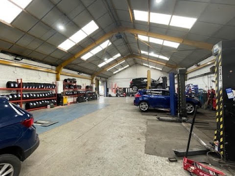 Lunts Heath Tyre & Exhaust Ltd Eurorepar car service Centre