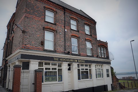 Herculaneum Bridge Hotel & Pub