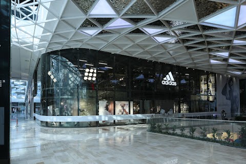 adidas Brand Center London, White City