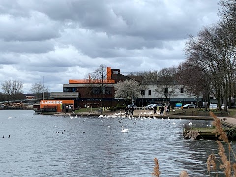 Lakeside Cafe - The Y on the Lake