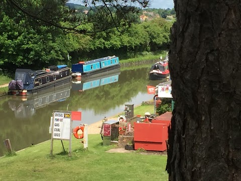 Narrow Boat at Weedon, Pub Restaurant, Bed & Breakfast Hotel