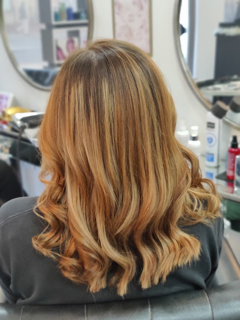 N 1 Starz hair extensionist and balayage salon