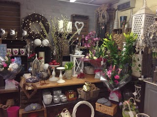 Country Fayre Florists 01480 217800