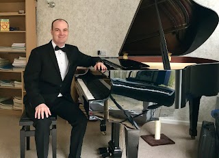 Gary Hawkins BMus (Hons) DipABRSM MISM - Piano Teacher / Pianist