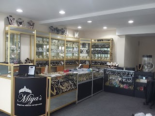 Miyas Boutique