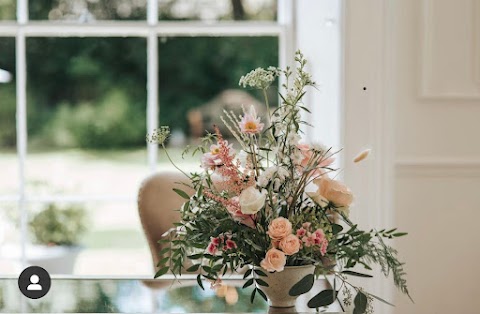 The Bell Jar Flowers | Wedding + Event Florist