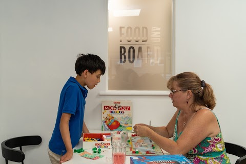 Food and Board - Board Game Cafe