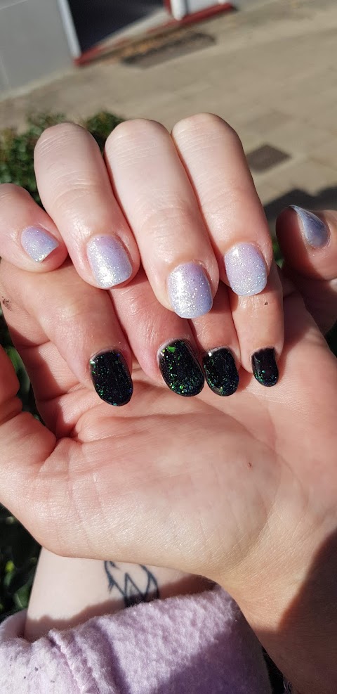 Queen Nails