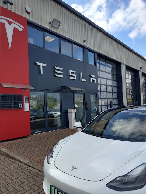 Tesla Service Milton Keynes Northfield Dr.