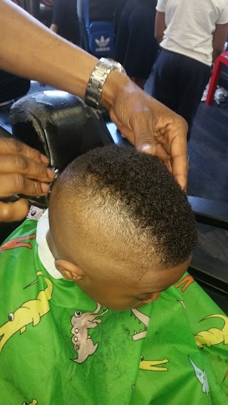 Celebritiez Unisex Hair Salon