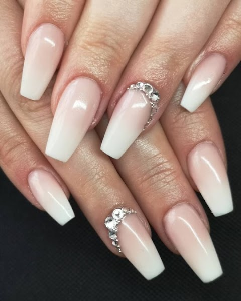 Veronika Halls Nail Artist-Norwich