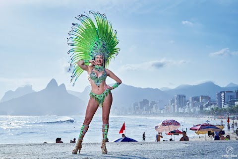 Samba de Rainha_ Training Dancers to become Professional Brazilian Samba Dancers. Hire Samba Dancers for your event.