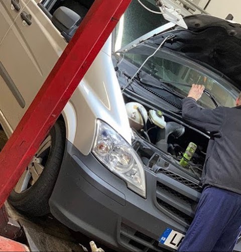 Holloway Service Station (T/A Sparsholt Garage)