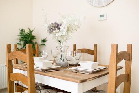 Adore Serviced Apartments or Accommodation in Wolverhampton - City Stay I