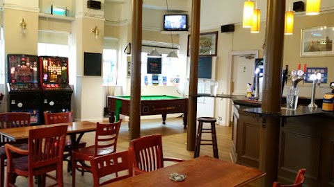 Stratfords Bar