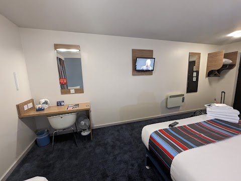 Travelodge Farnborough Central