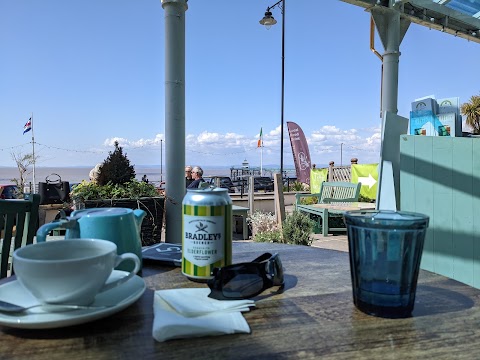 Tiffin at the Beach