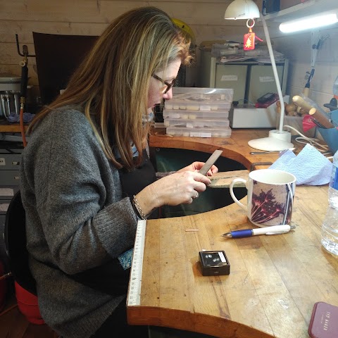 Aileen Hamilton - Creative Jewellery Workshop