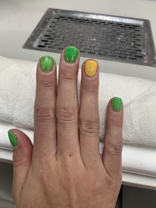 Lilly Nails