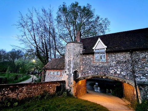 Riverside Guest House