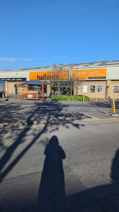 Halfords Autocentre Huddersfield (Bradford Rd)