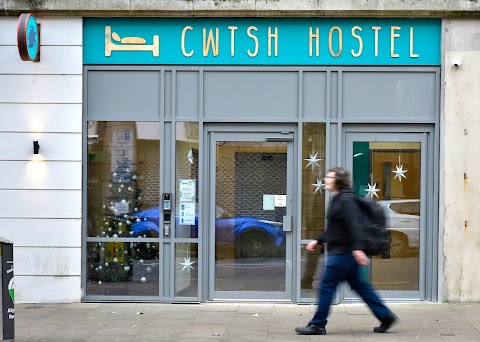 Cwtsh Hostel