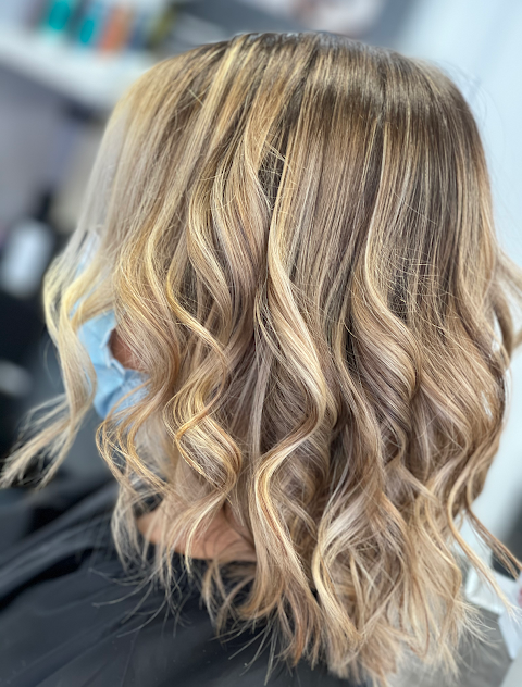 OmBré Hair & Beauty