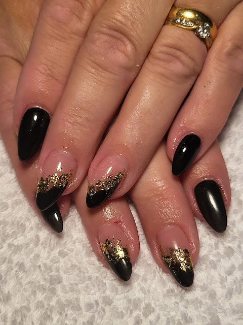 lashtasic nails and beauty